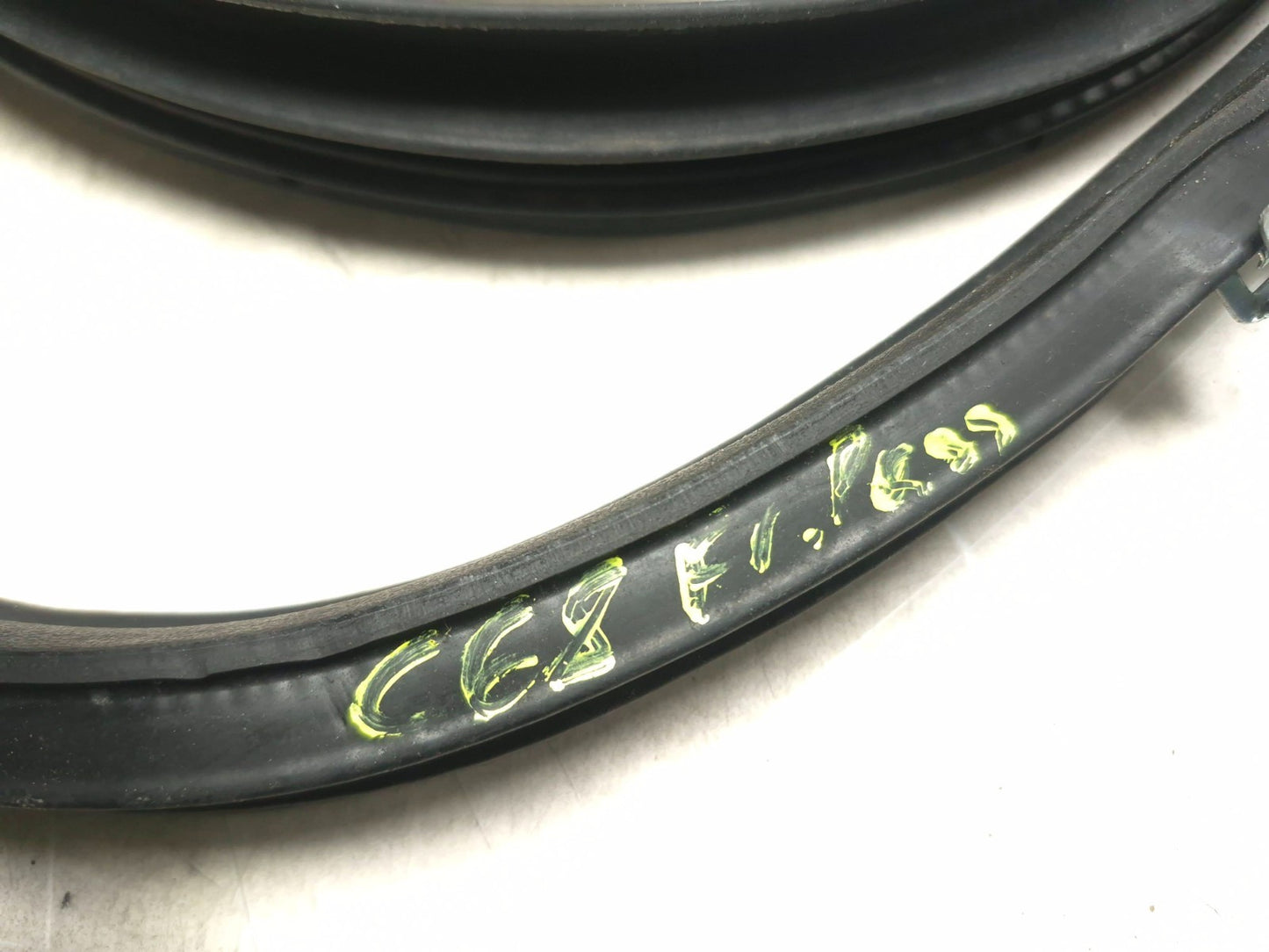 2007 Toyota Corolla Front Door Weatherstrip Belt Seal Molding Passenger Side OEM