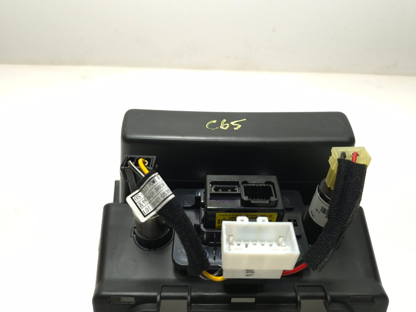 2019 Hyundai Kona Floor Center Console Tray W/ Usb Outlet OEM