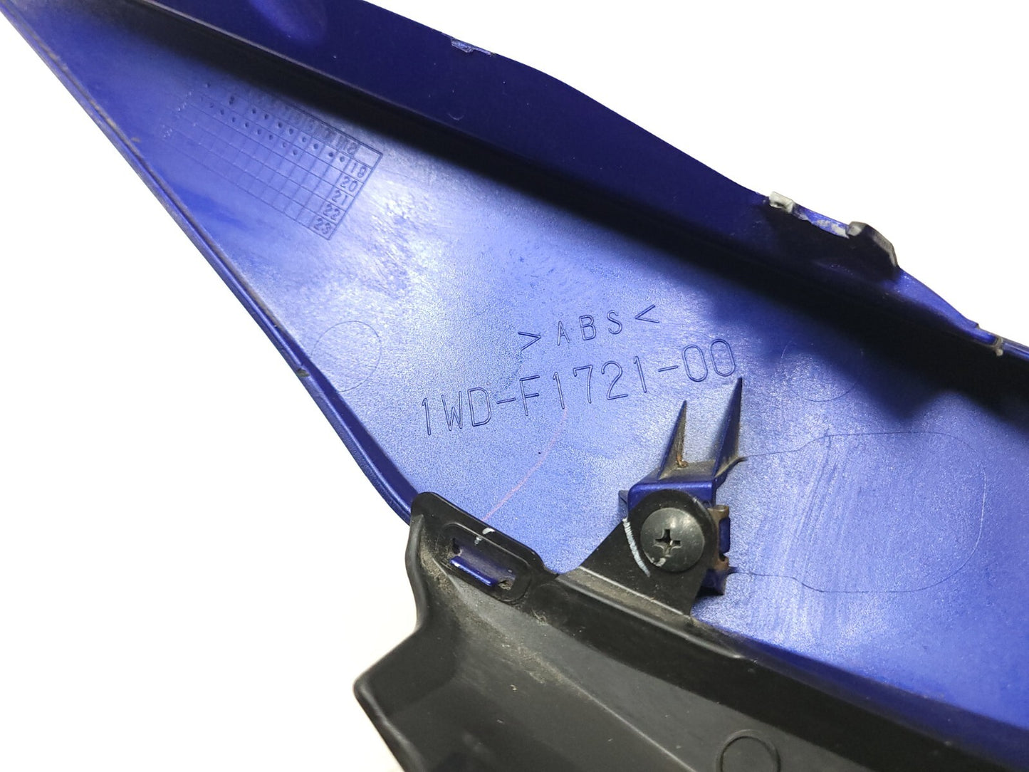 15 - 18 Yamaha Yzf-r3 Right Side Fairing Cover Panel 6pcs  OEM