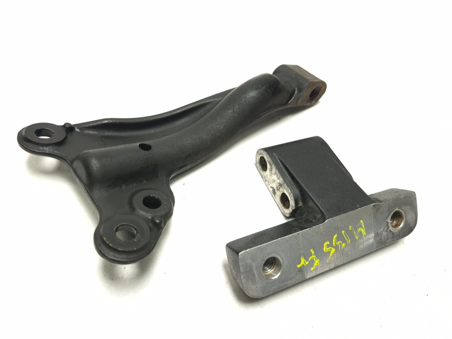 2016 Harley Davidson Dyna Fxdbp Rear Muffler Bracket & Engine Support Pair OEM