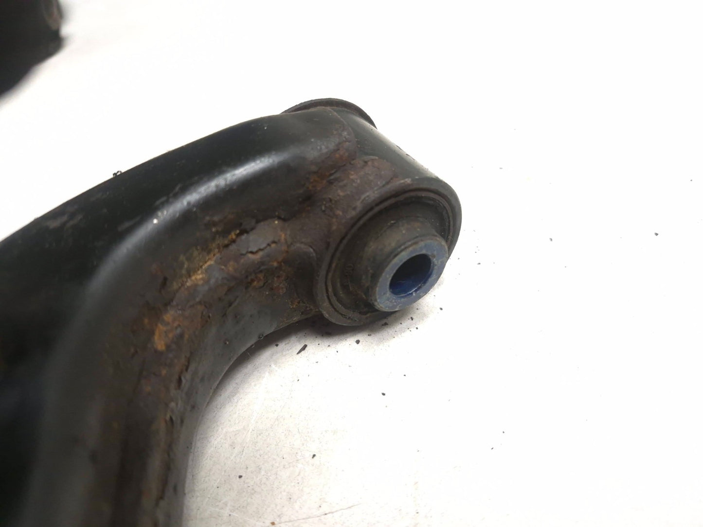 2008 Hyundai Tucson Front Left & Right Lower Control Arm Pair OEM