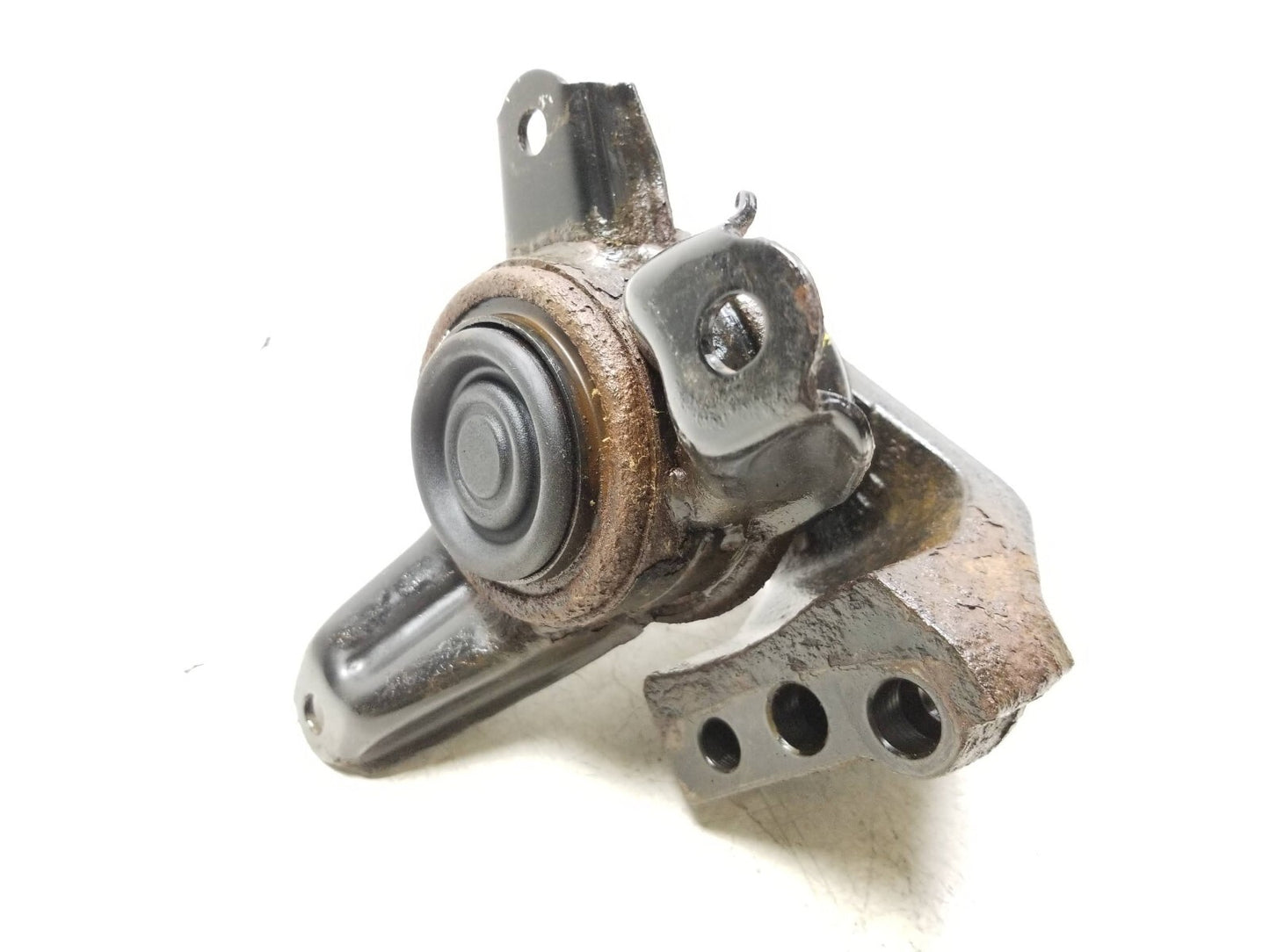 2011 - 2013 Kia Sportage AWD Engine Mount Bracket Passenger Side Right 2.4l OEM