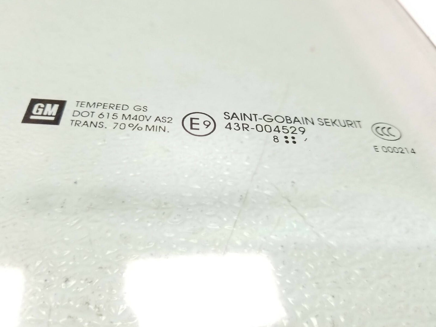 2009 Cadillac Escalade Front Door Window Glass Driver Left OEM