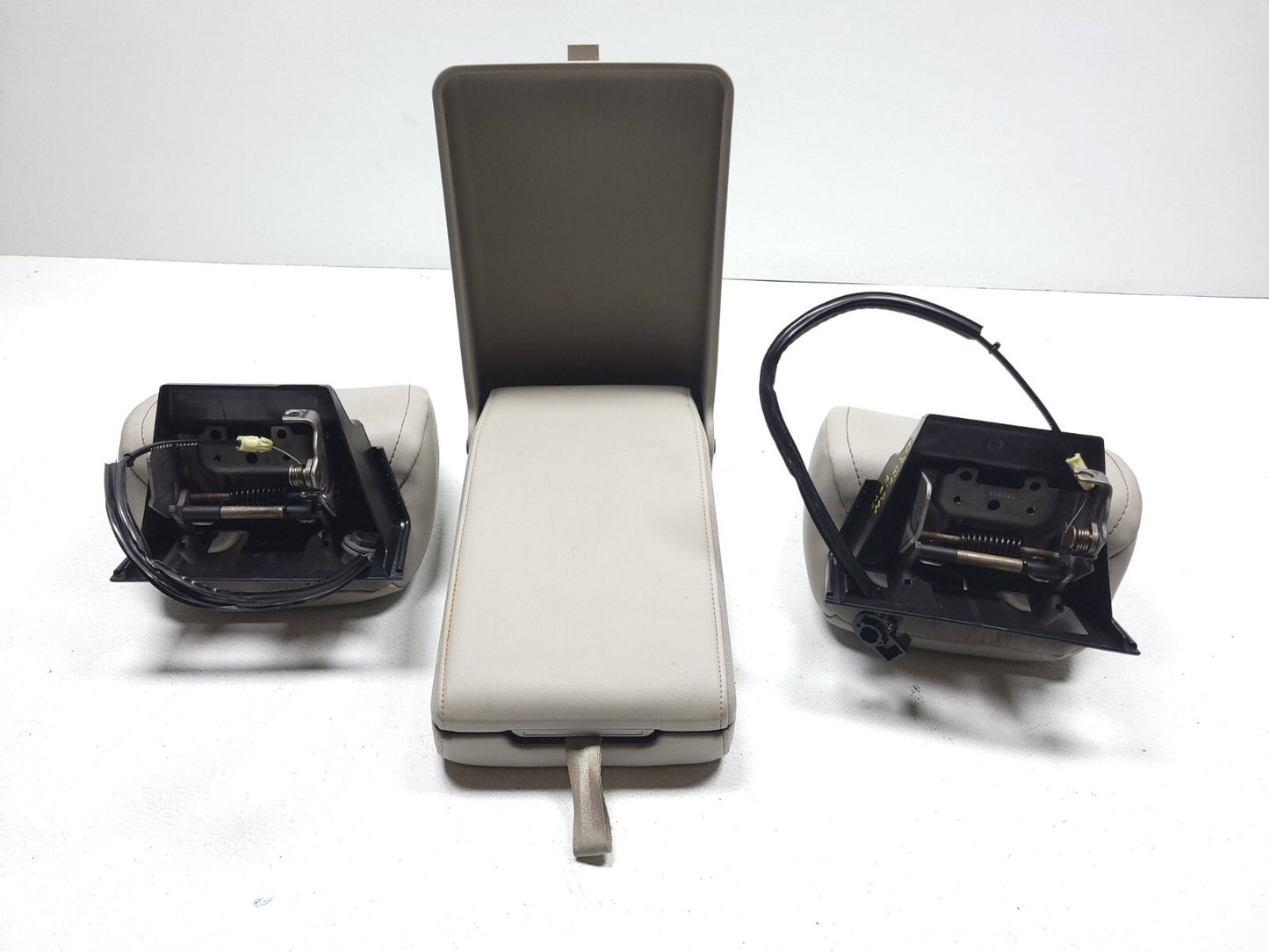2007 Jeep Grand Cherokee Rear Headrest 2pcs W/ Center Armrest OEM