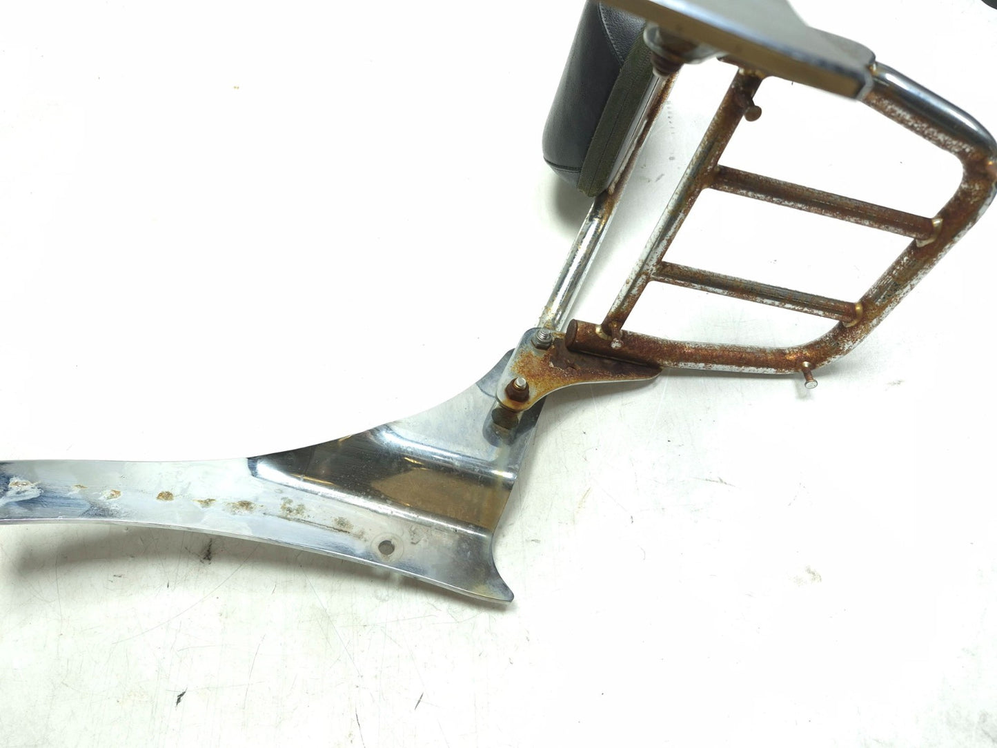 2004 Suzuki Intruder Volusia Vl800 Backrest Sissy Bar Luggage Rack OEM