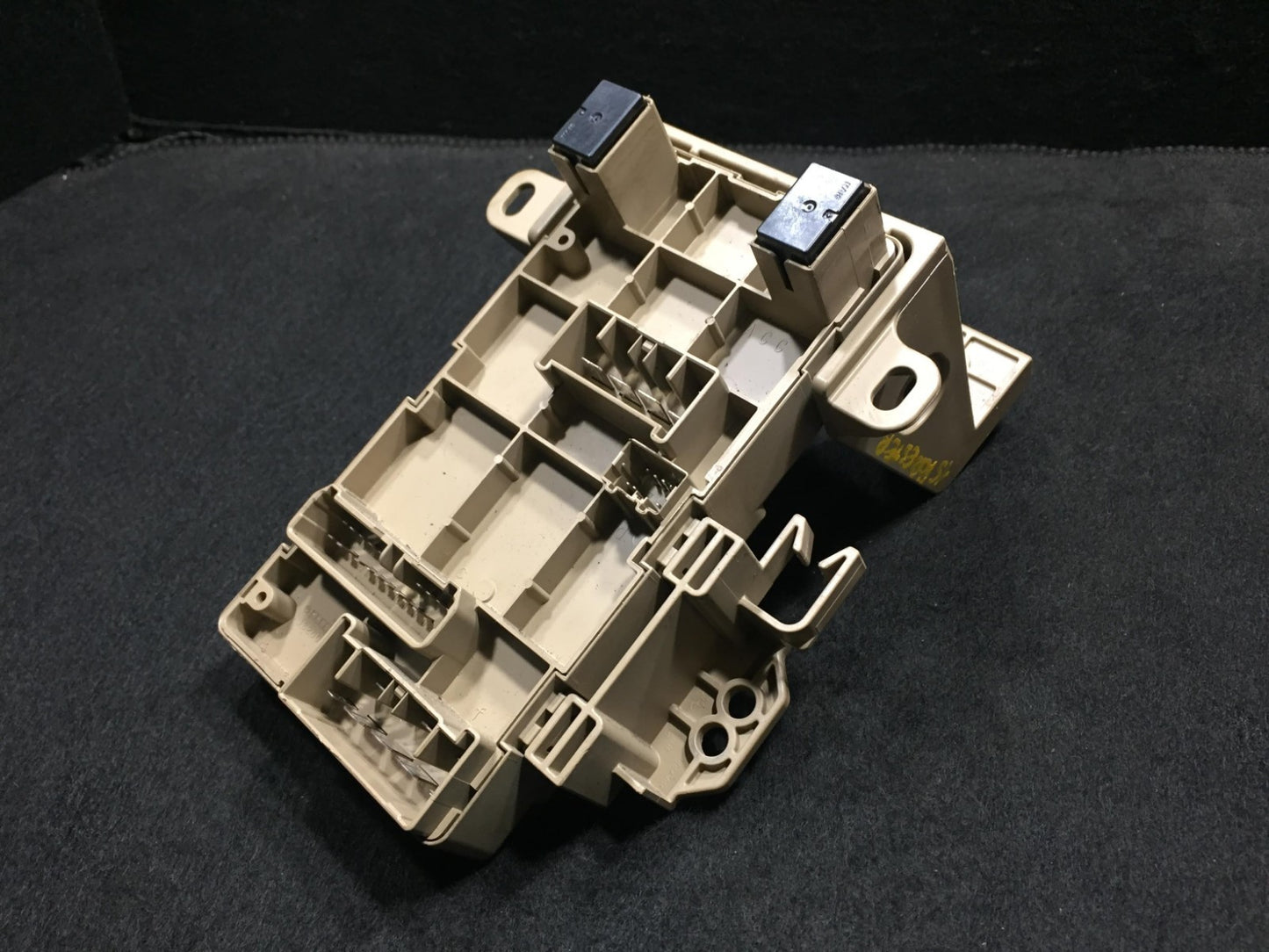 14 15 16 Subaru Forester Fuse Relay Box 82201fj110 OEM 43k