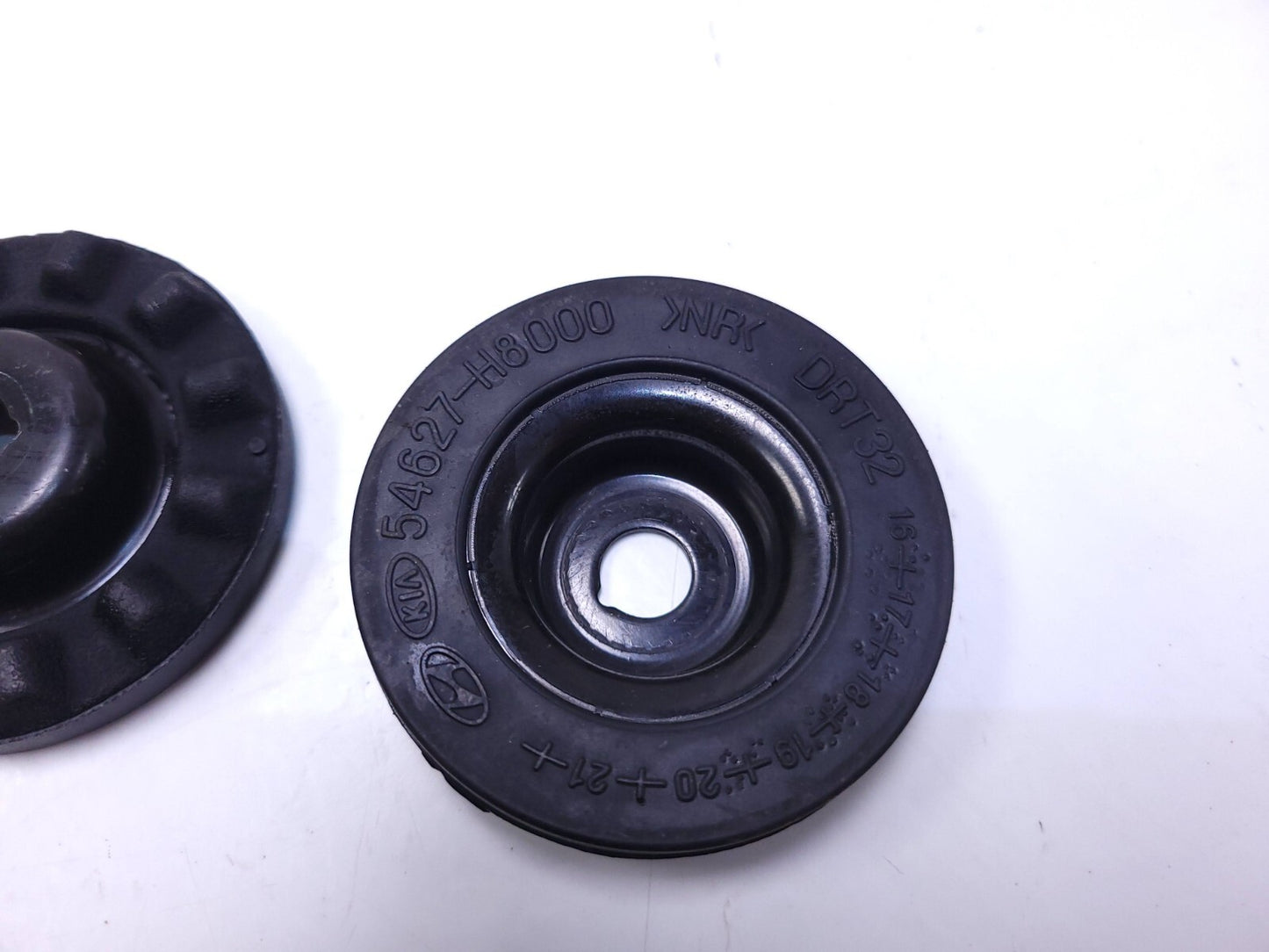 2020 Hyundai Venue Front Coil Spring 2pcs W/ Insulator & Strut Mount OEM