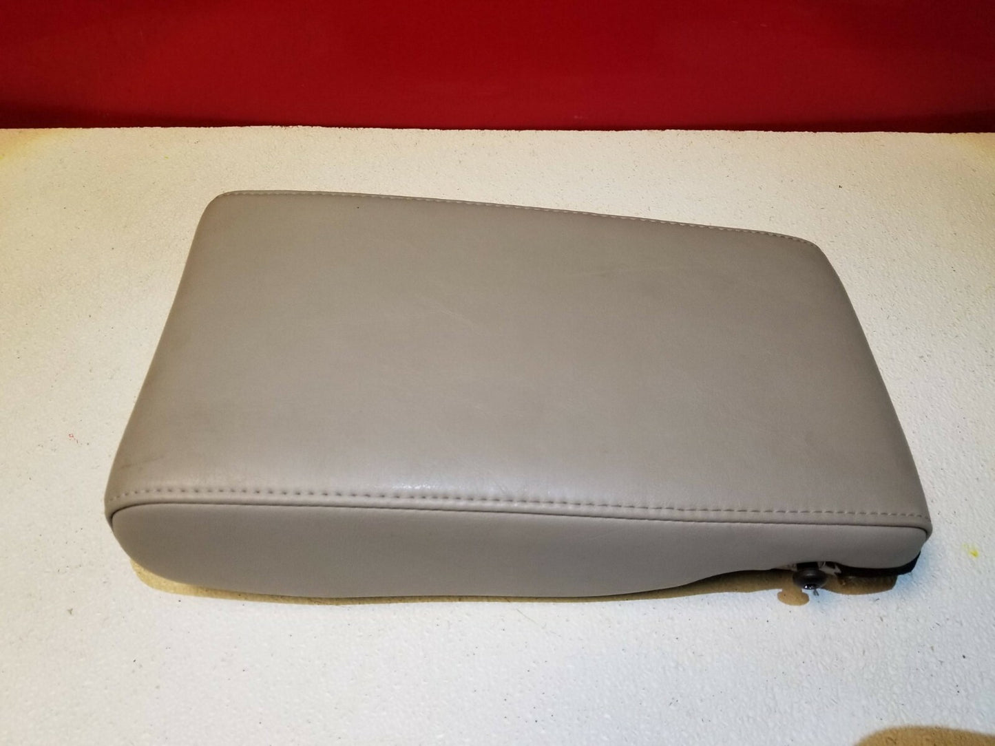 05 06 07 Dodge Magnum Rt Rear Seat Armrest Arm Rest OEM