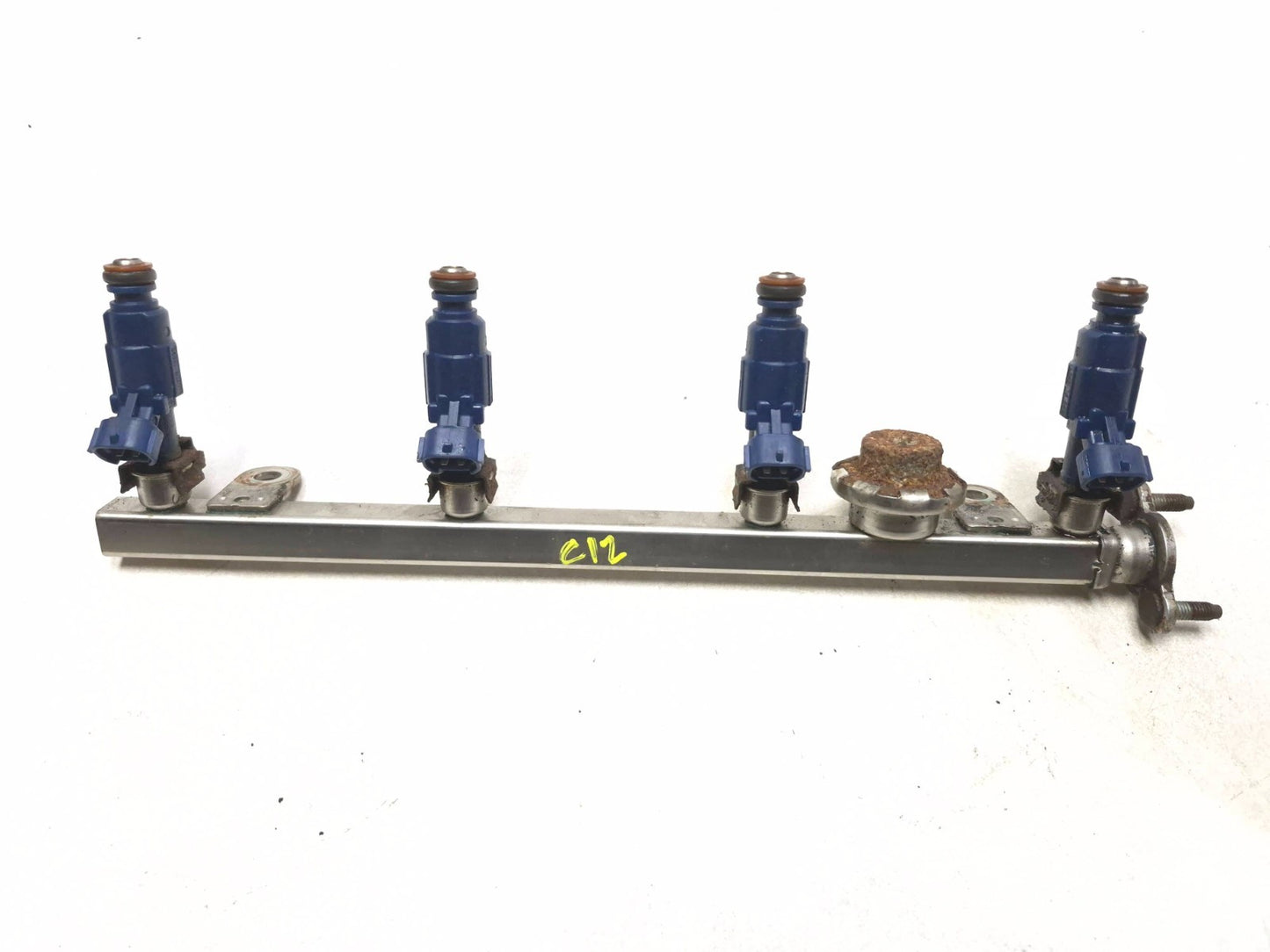 2011 Kia Sportage Fuel Rail W/ Injector 2.4l OEM