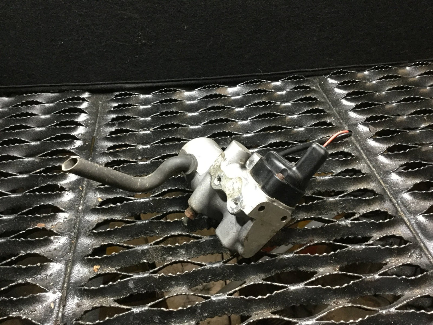 04 05 06 07 08 09 Toyota Prius Brake Master Cylinder Simulator Solenoid OEM