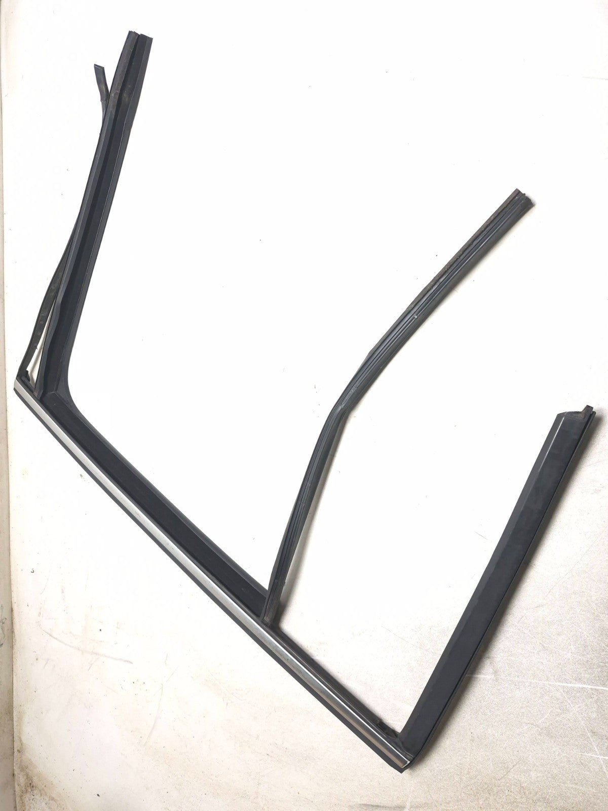 2011 Volkswagen Tiguan Rear Door Weatherstrip Seal Passenger Side Right 4pcs OEM
