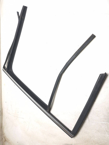 2011 Volkswagen Tiguan Rear Door Weatherstrip Seal Passenger Side Right 4pcs OEM