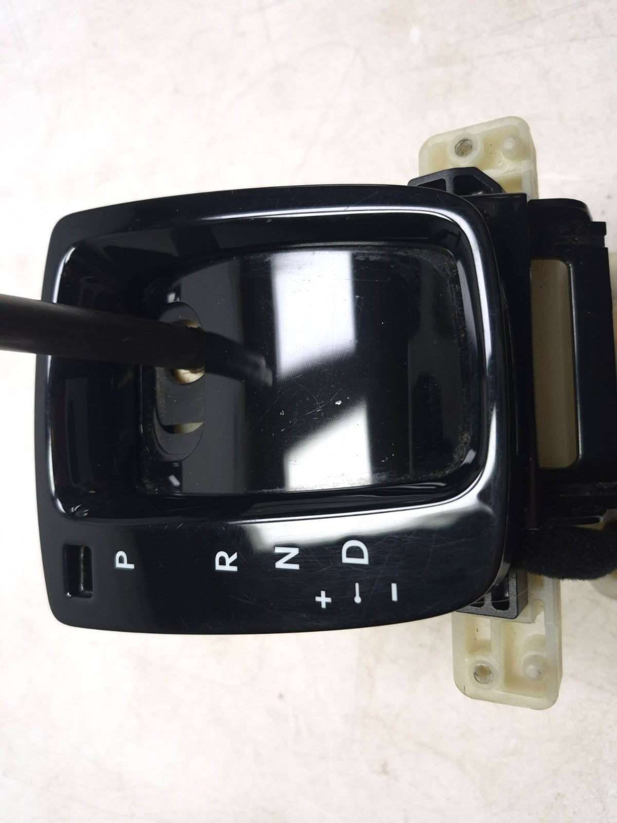 2013 Hyundai Genesis Automatic Gear Shifter Selector Lever OEM