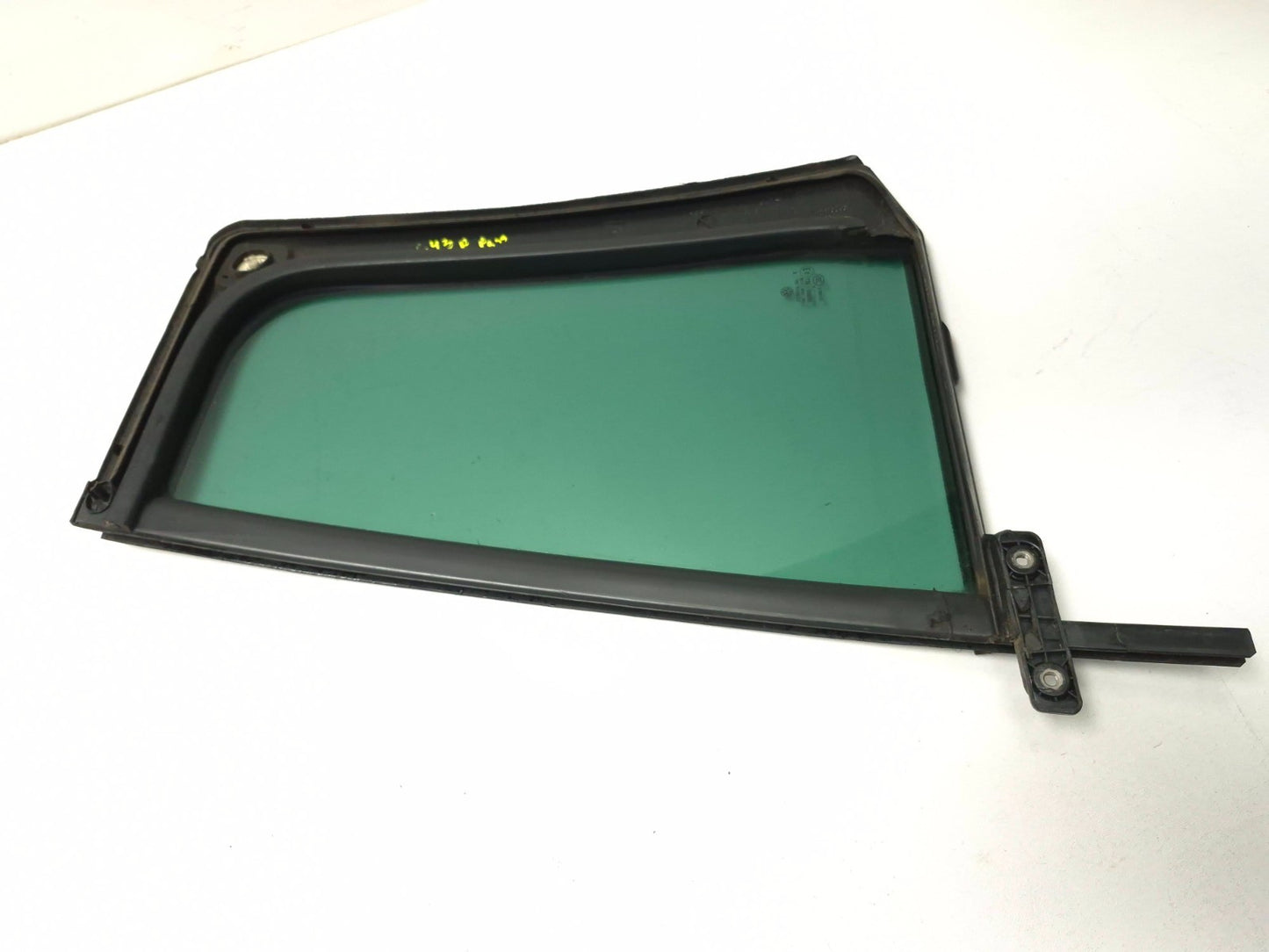 2011 Volkswagen Tiguan Door Vent Window Glass Rear Passenger Side Right OEM
