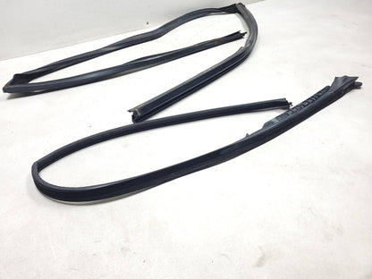 2007 Range Rover Front Door Molding & Weatherstrip Seal Passenger Side Right OEM