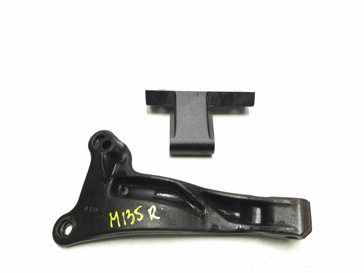 2016 Harley Davidson Dyna Fxdbp Rear Muffler Bracket & Engine Support Pair OEM