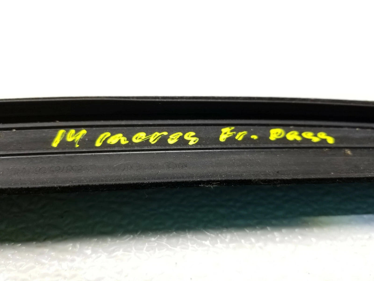 2014 Buick Lacrosse Front Door Upper Window Weatherstrip Seal Passenger Rh OEM