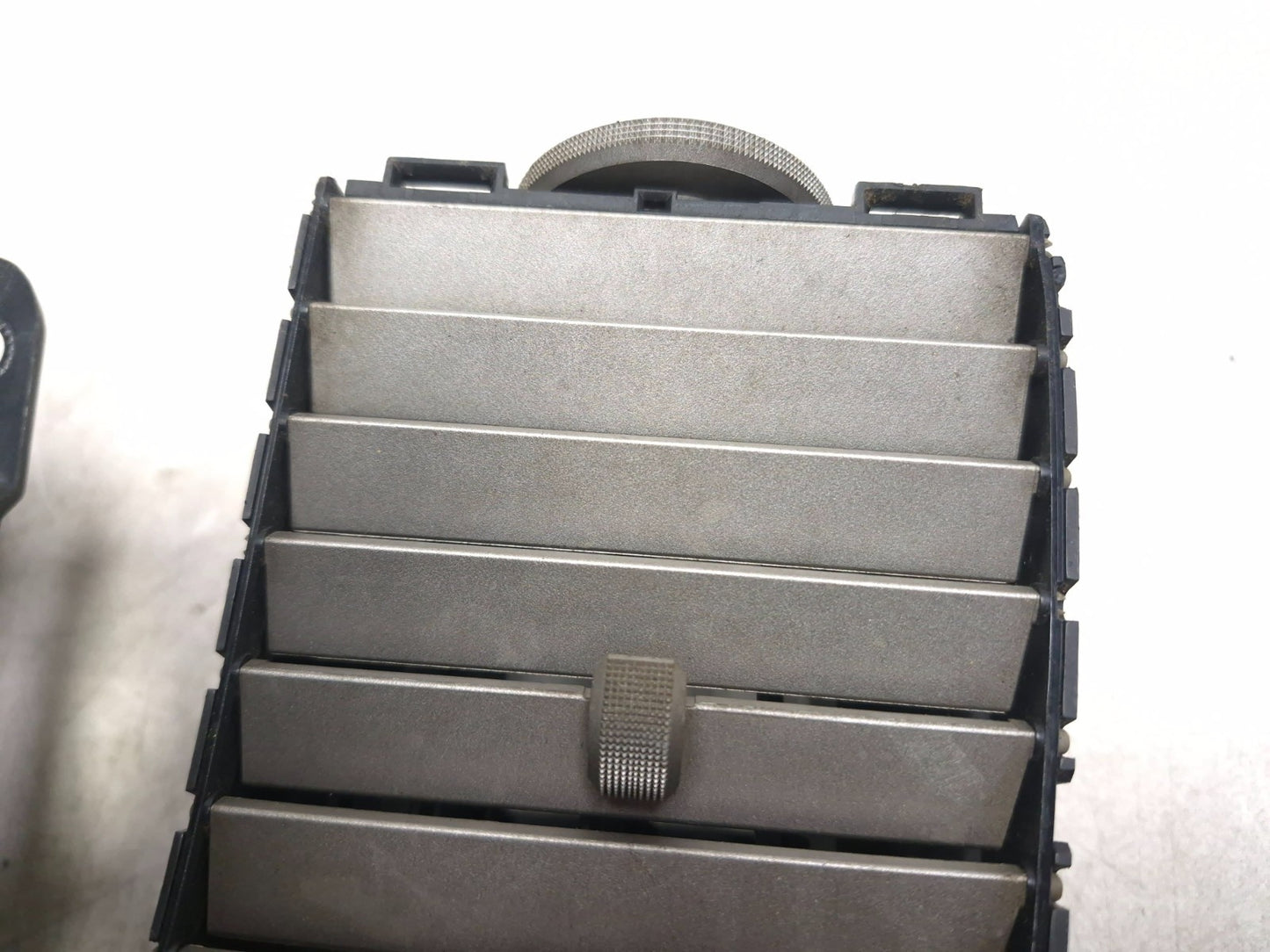2008 Lincoln Navigator Dash Ac Heater Air Vent 2pcs  OEM