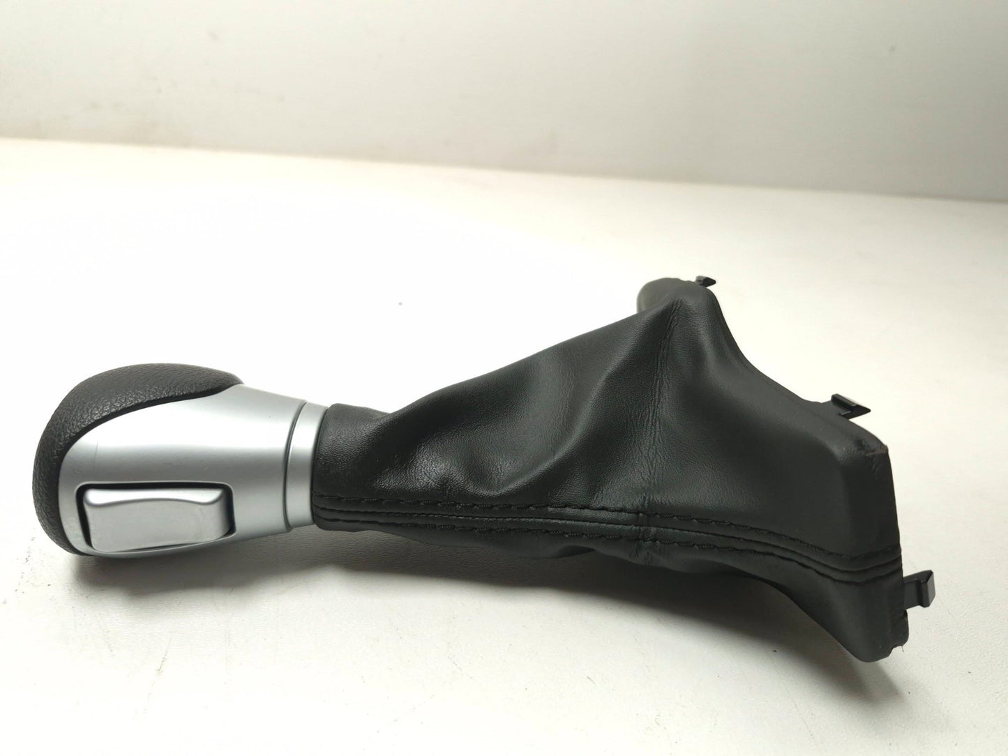 2019 Hyundai Kona Gear Shifter Knob W/ Trim Leather OEM