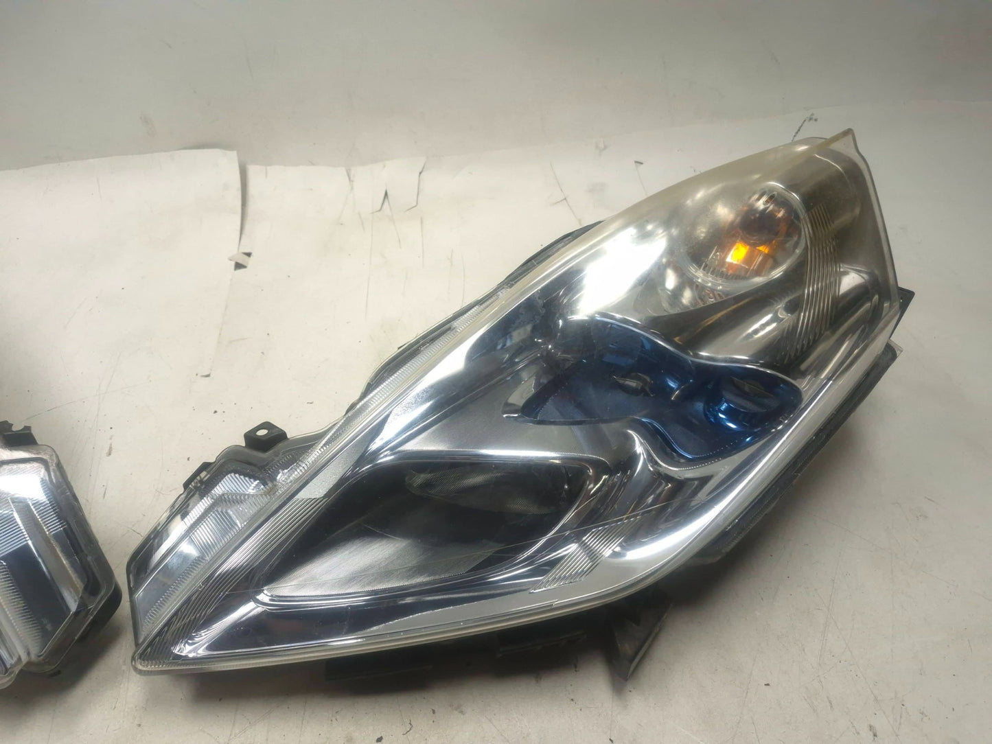 2012 Nissan Leaf Headlight Left & Right OEM