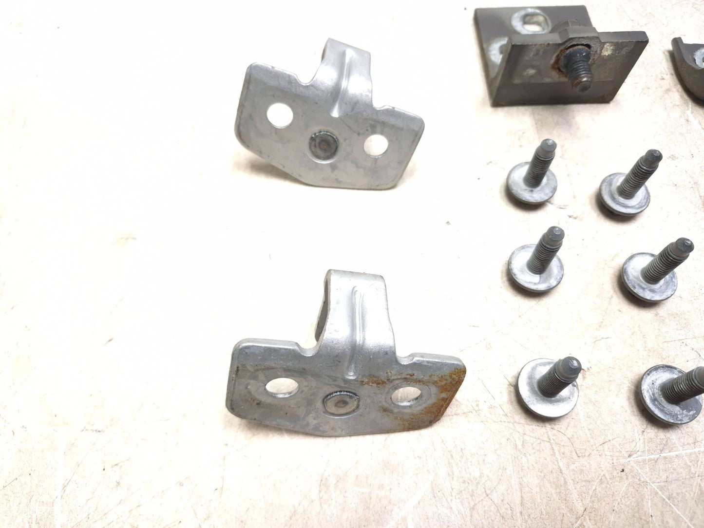 2007 Saab 9-5 Aero Front And Rear Driver Door Hinge W/ Bolts 6pcs OEM