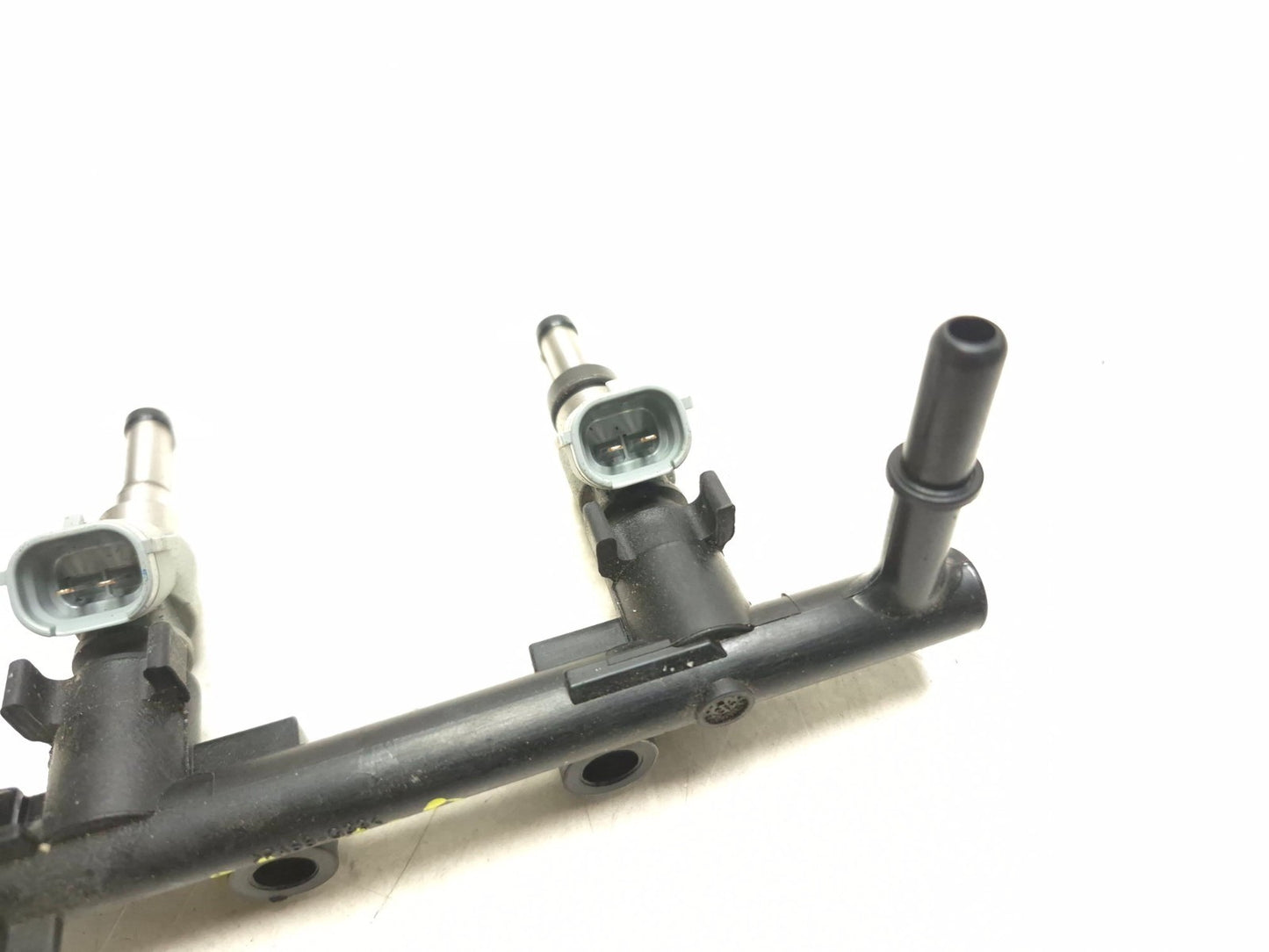 2025 Yamaha Yzf R3 Fuel Rail W/ Injector Assy OEM