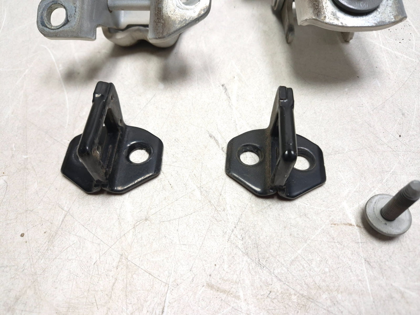 2008 Lincoln Navigator Door Hinge Front & Rear Passenger Side Right OEM
