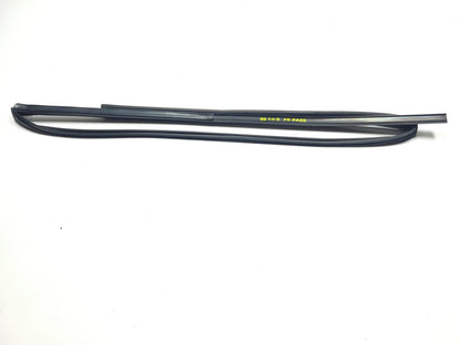 2009 Mazda Cx-7 Front Passenger Door Window Molding 2pcs W/ Weatherstrip OEM
