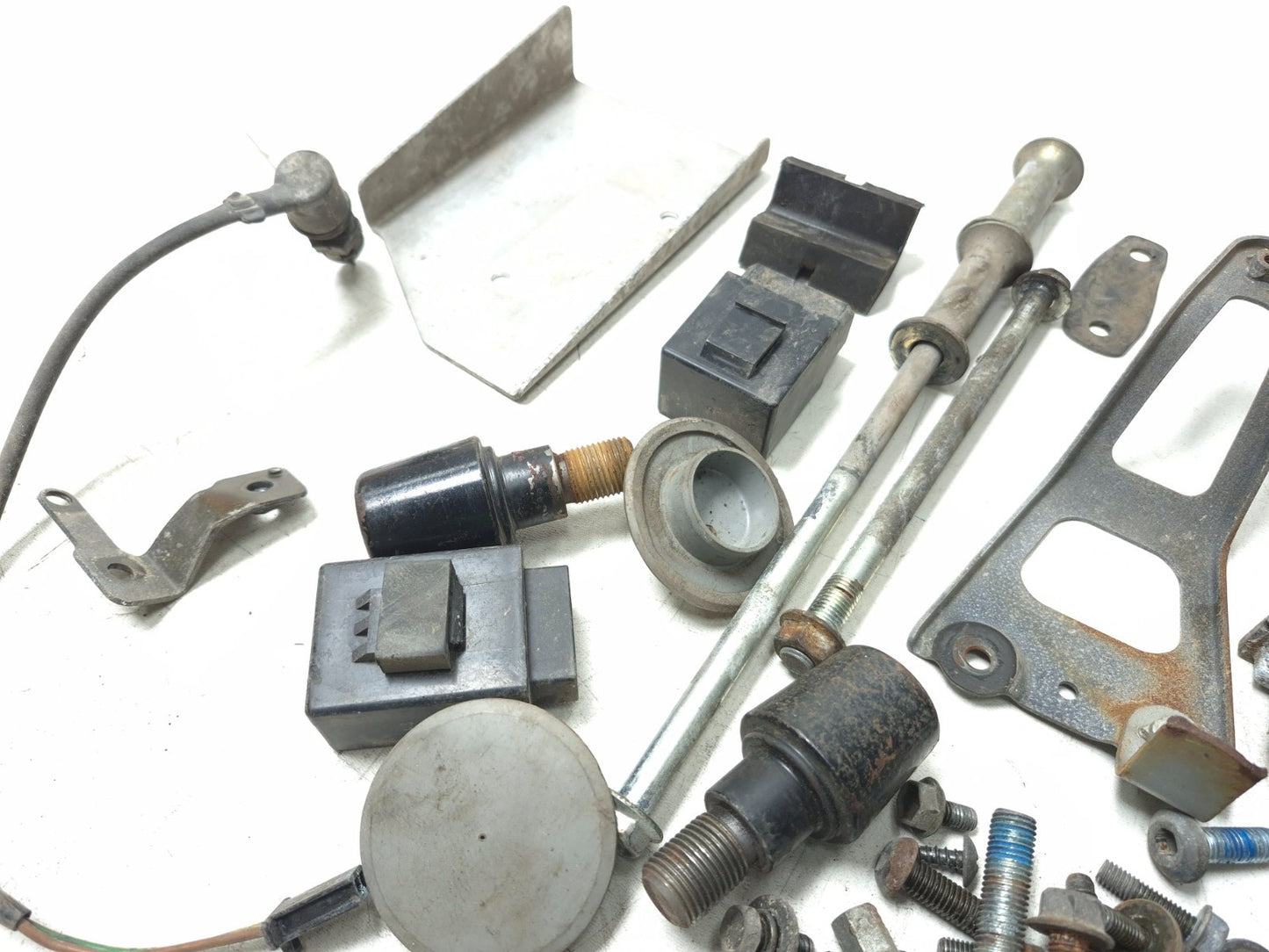1991 Yamaha Fzr600r Misc Bolt & Hardware Bracket OEM