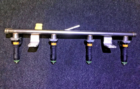 2017 Jeep Renegade Fuel Rail & Injectors 2.4l OEM