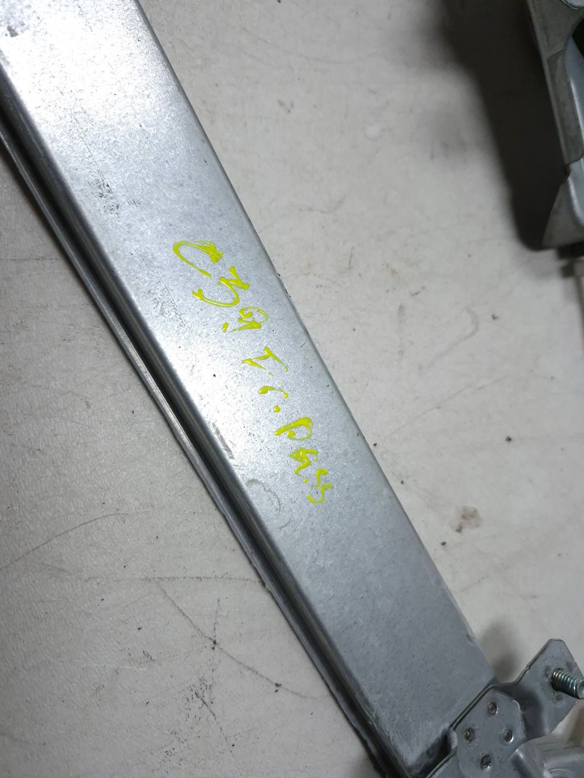 2014 Hyundai Accent Front Right Window Regulator & Motor OEM