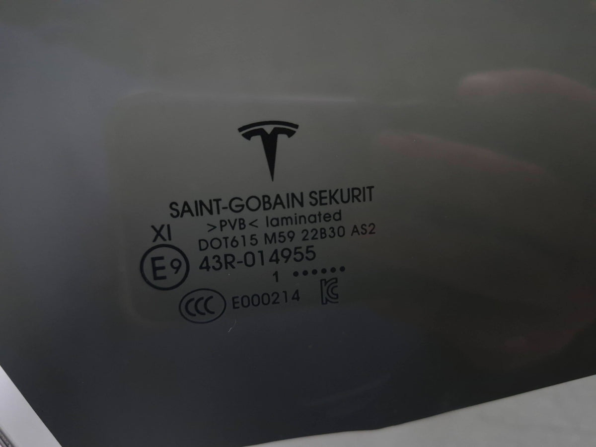 2021 Tesla Model 3 Front Door Window Glass Passenger Side Right  *laminated* OEM