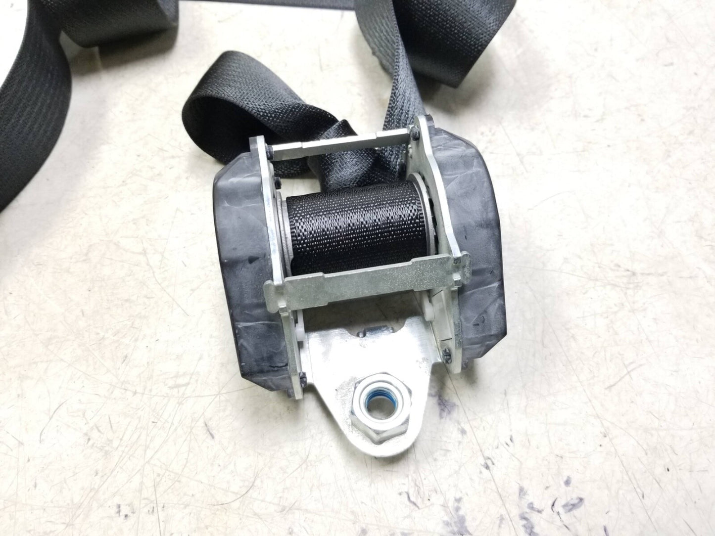 2010 - 2016 Cadillac SRX Rear Seat Belt Retractor Right & Center OEM