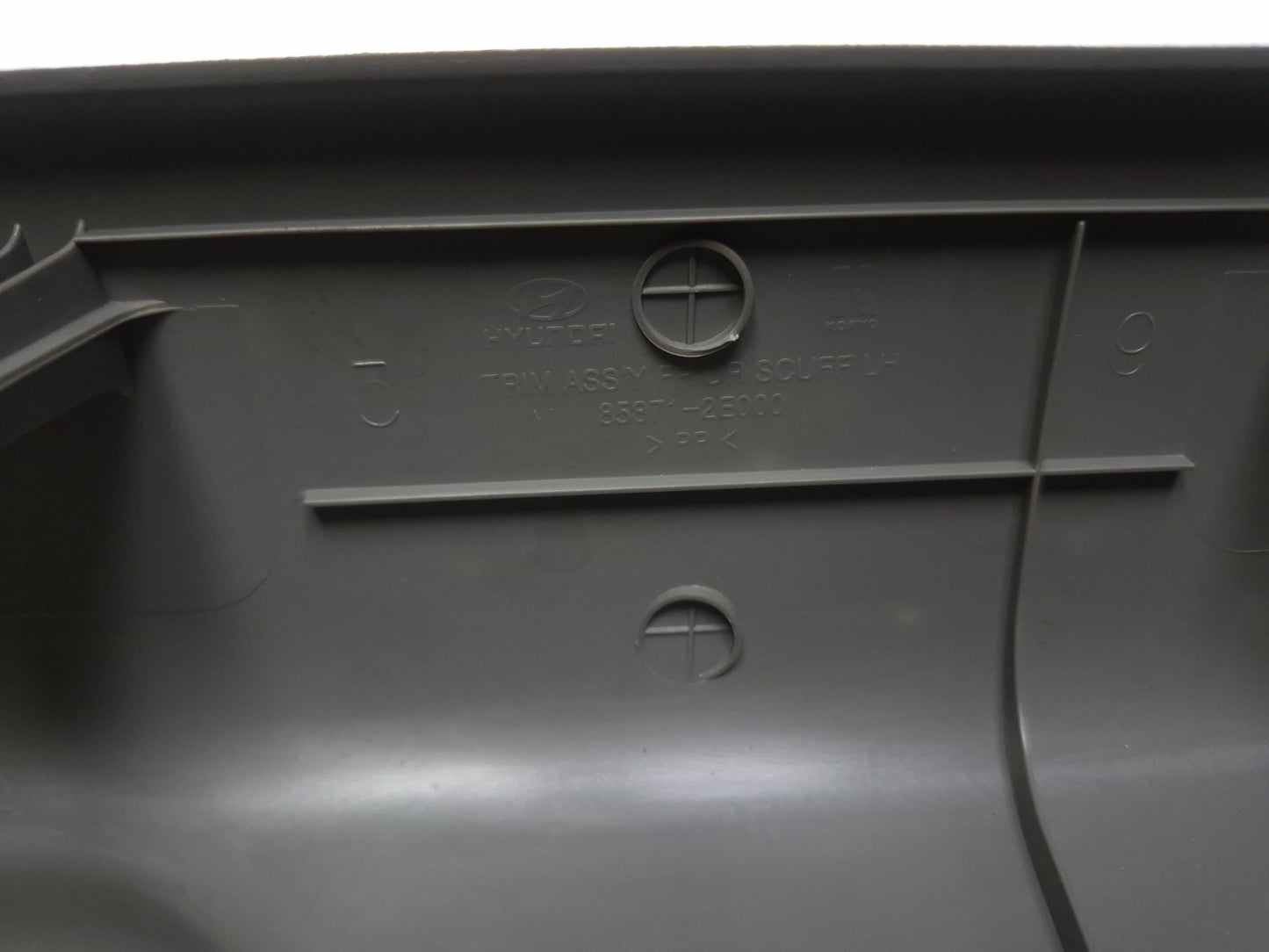 2008 Hyundai Tucson Left & Right Front Door Sill Scuff Plate Pair OEM
