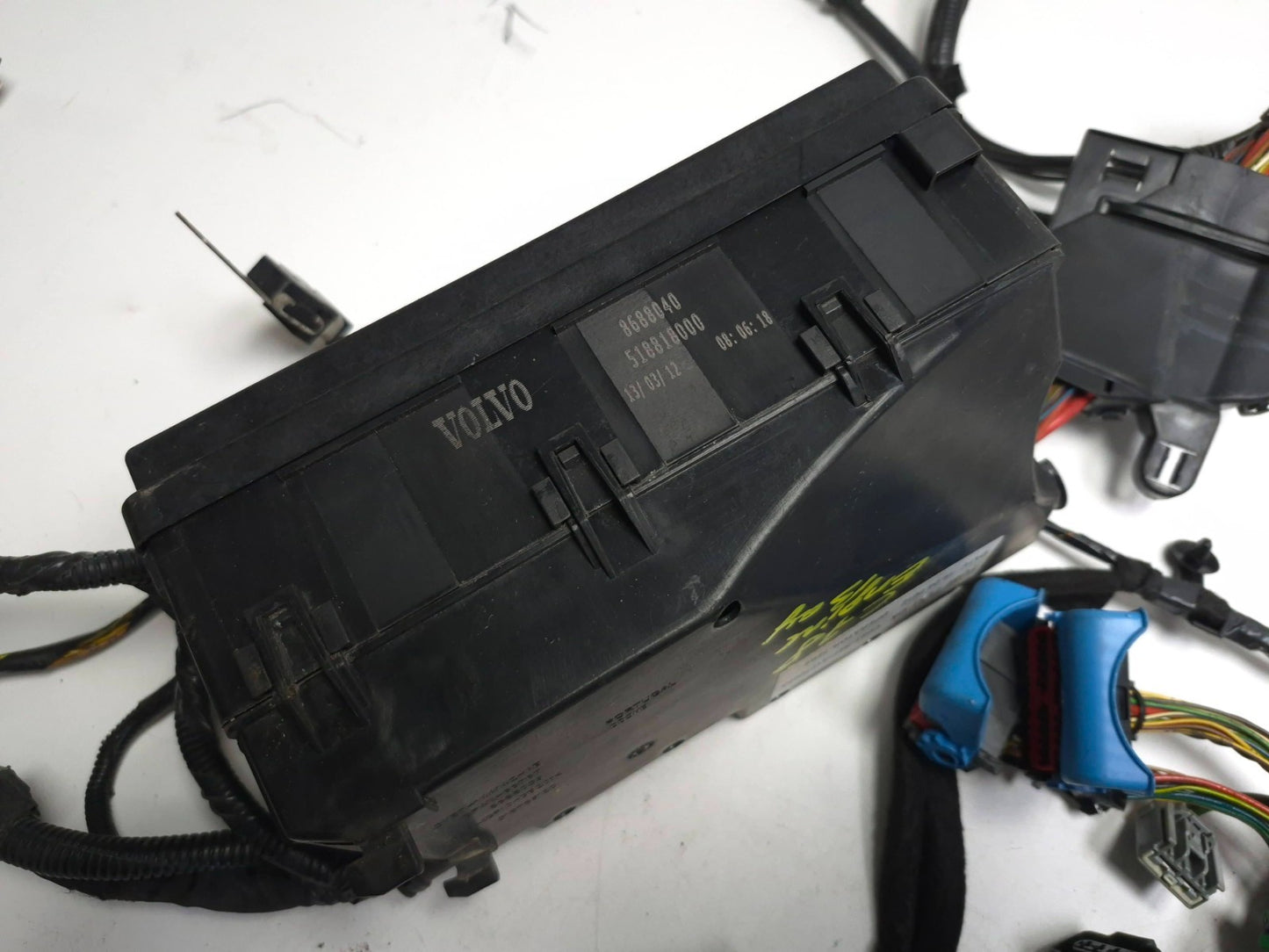 2012 Volvo C30 Main Under Hood Fuse Box Wire Harness OEM