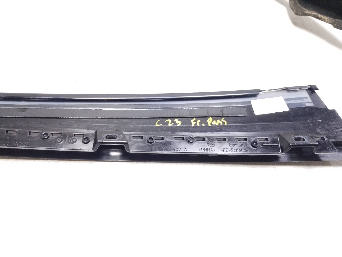 10 - 14 VW Golf GTI Upper Door Glass Weatherstrip Front Passenger Side Right OEM