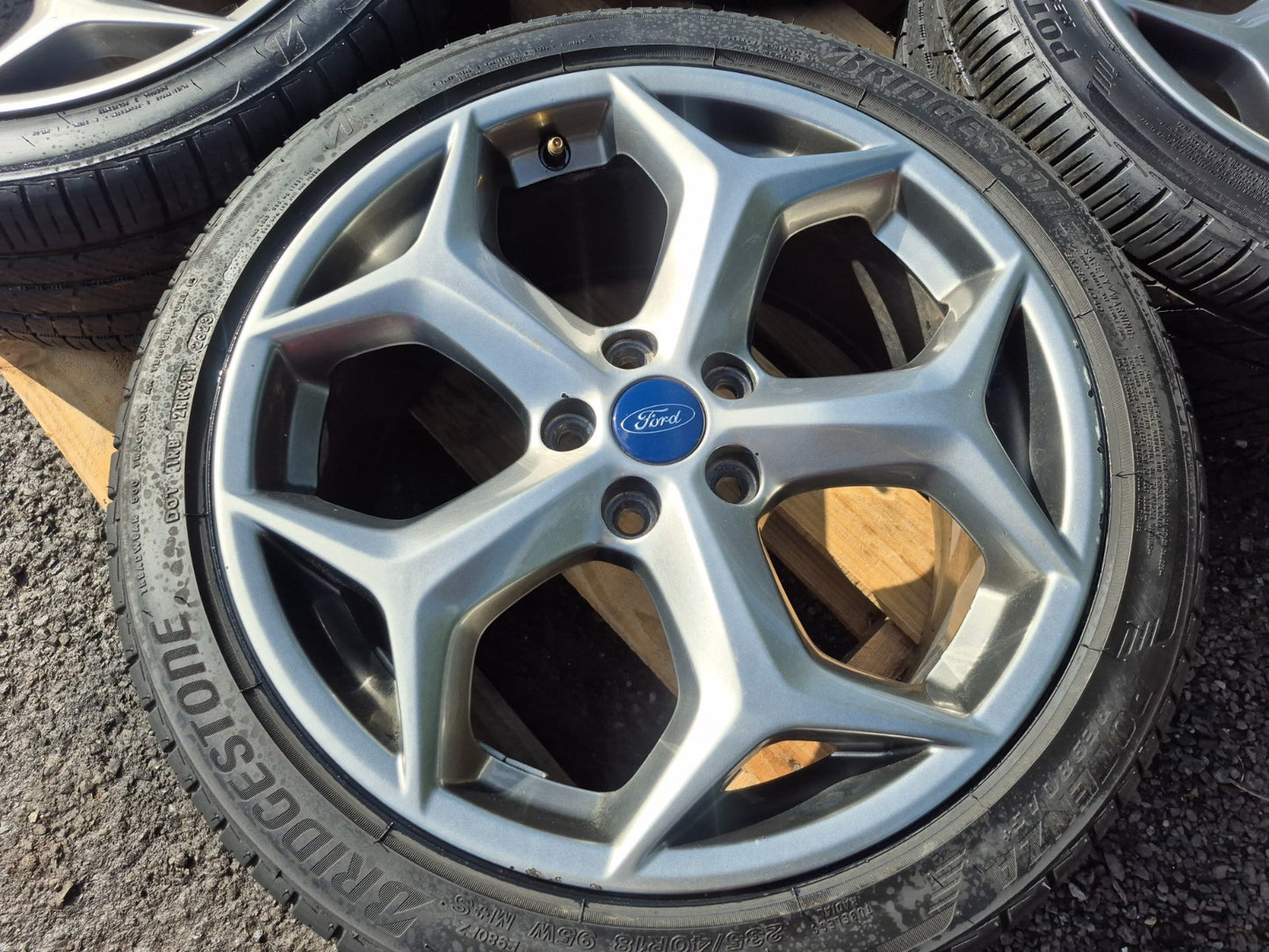 2014-2018 Ford Focus St Wheel Rim W/tire 18jx18 235/40/r18 Bridgestone 4 Pcs OEM