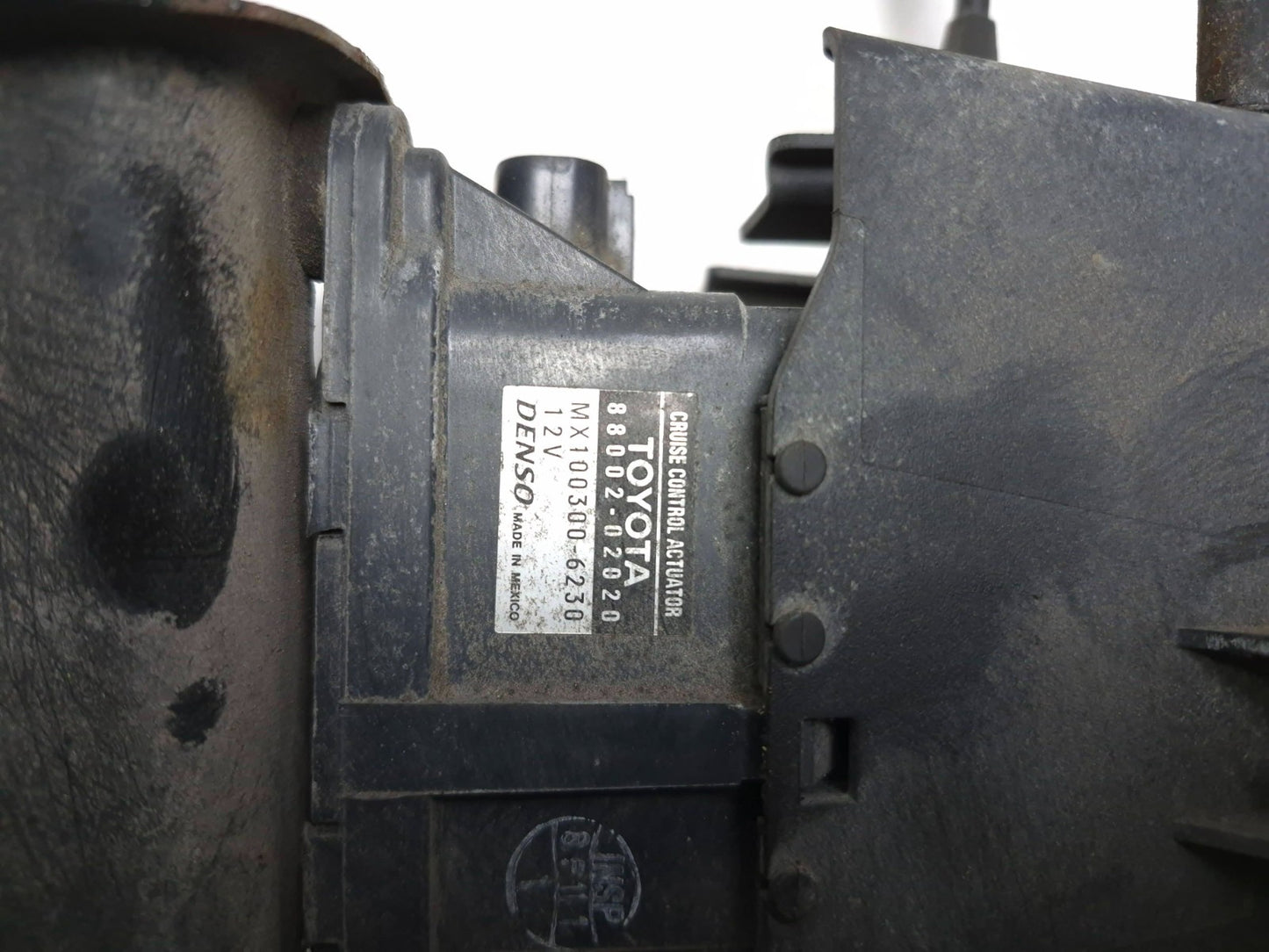 2004 Toyota Corolla Matrix Cruise Control Actuator 88002-02020 OEM