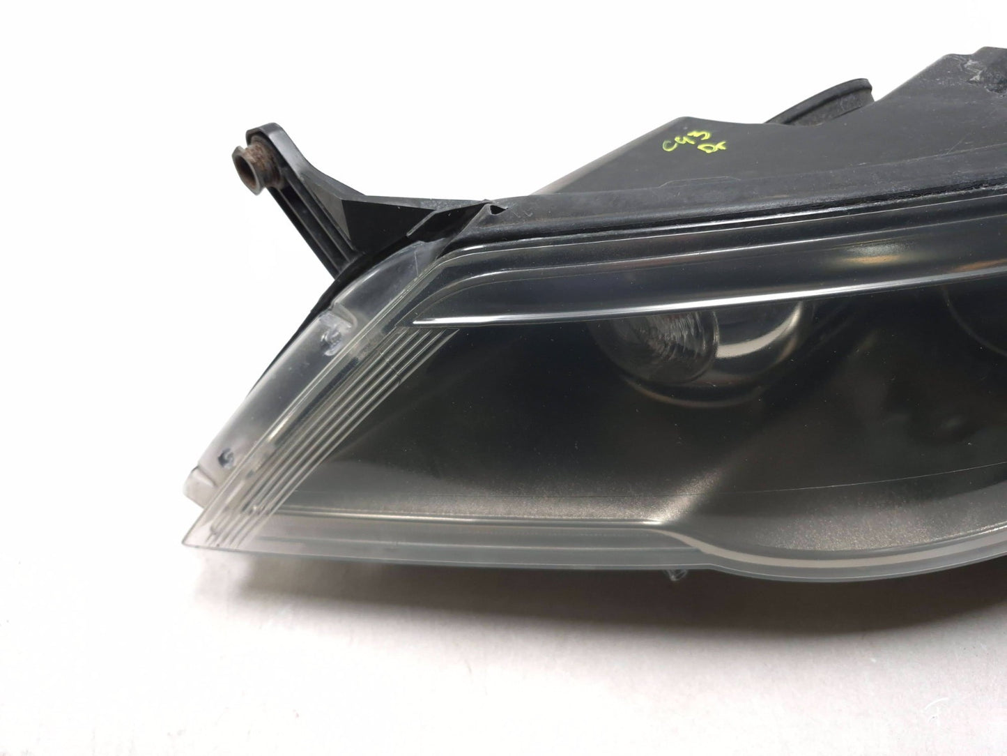 2011 Volkswagen Tiguan Headlight Left & Right Xenon OEM