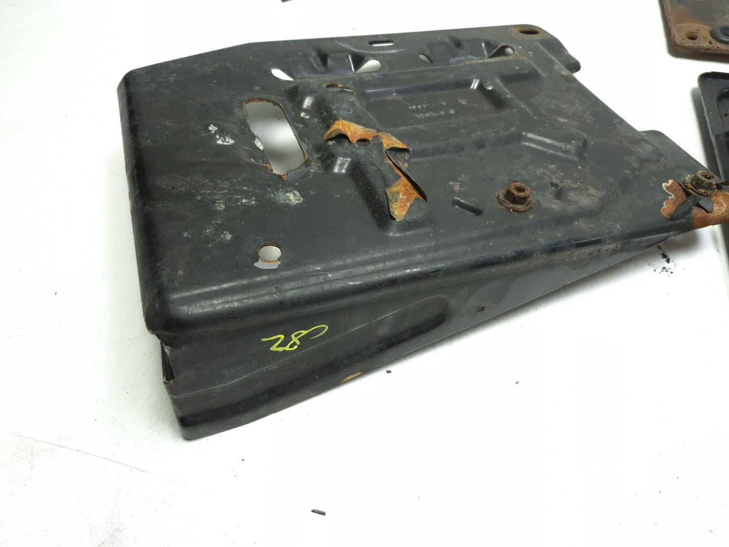 2013 Cadillac Escalade Esv Battery Tray & Air Cleaner Support Set OEM