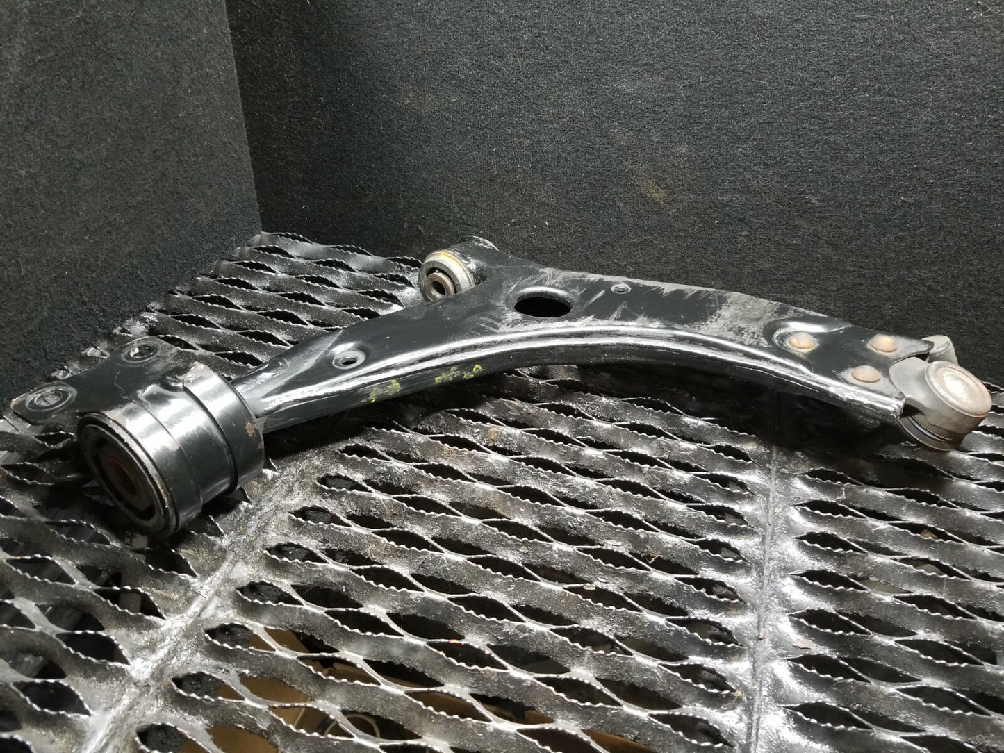 2007 Volvo S40 2.4l Front Lower Control Arm Left Driver Side OEM