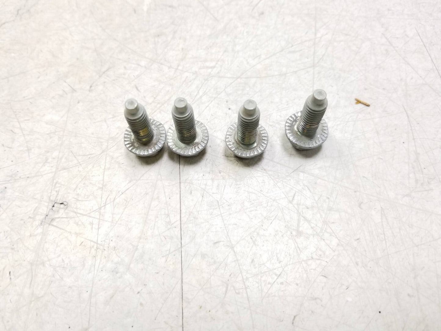 2011 - 2016 Kia Sportage Tailgate Hinge 2pcs OEM