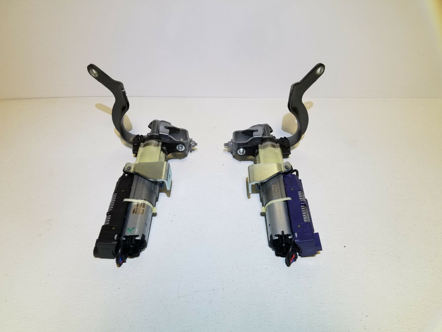 2015 Audi Q7 Rear Trunk Tailgate Hatch Lift Motor Left & Right Pair OEM