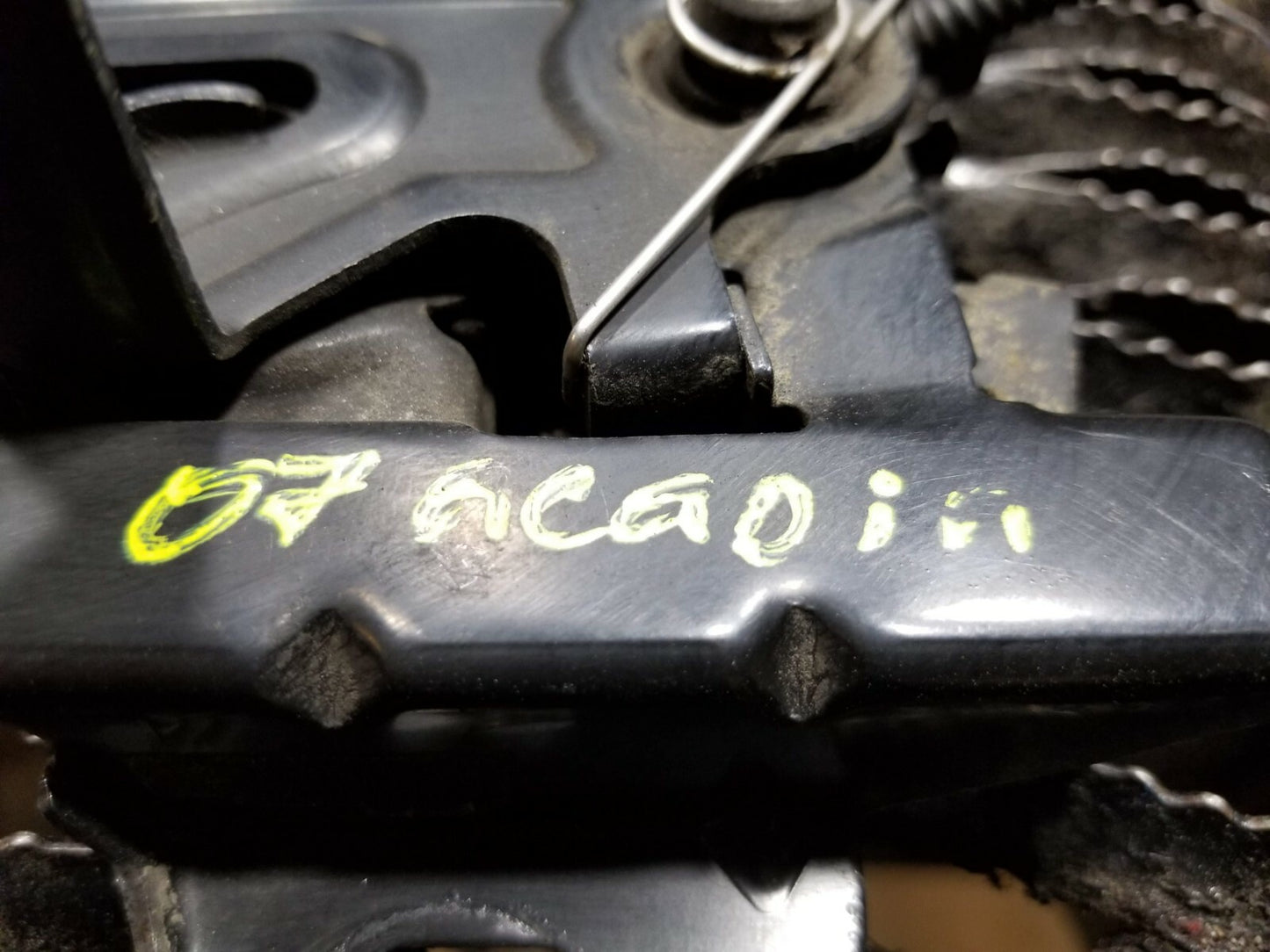 07 08 09 10 11 12 GMC Acadia Hood Latch W/ Sensor 1591180 OEM