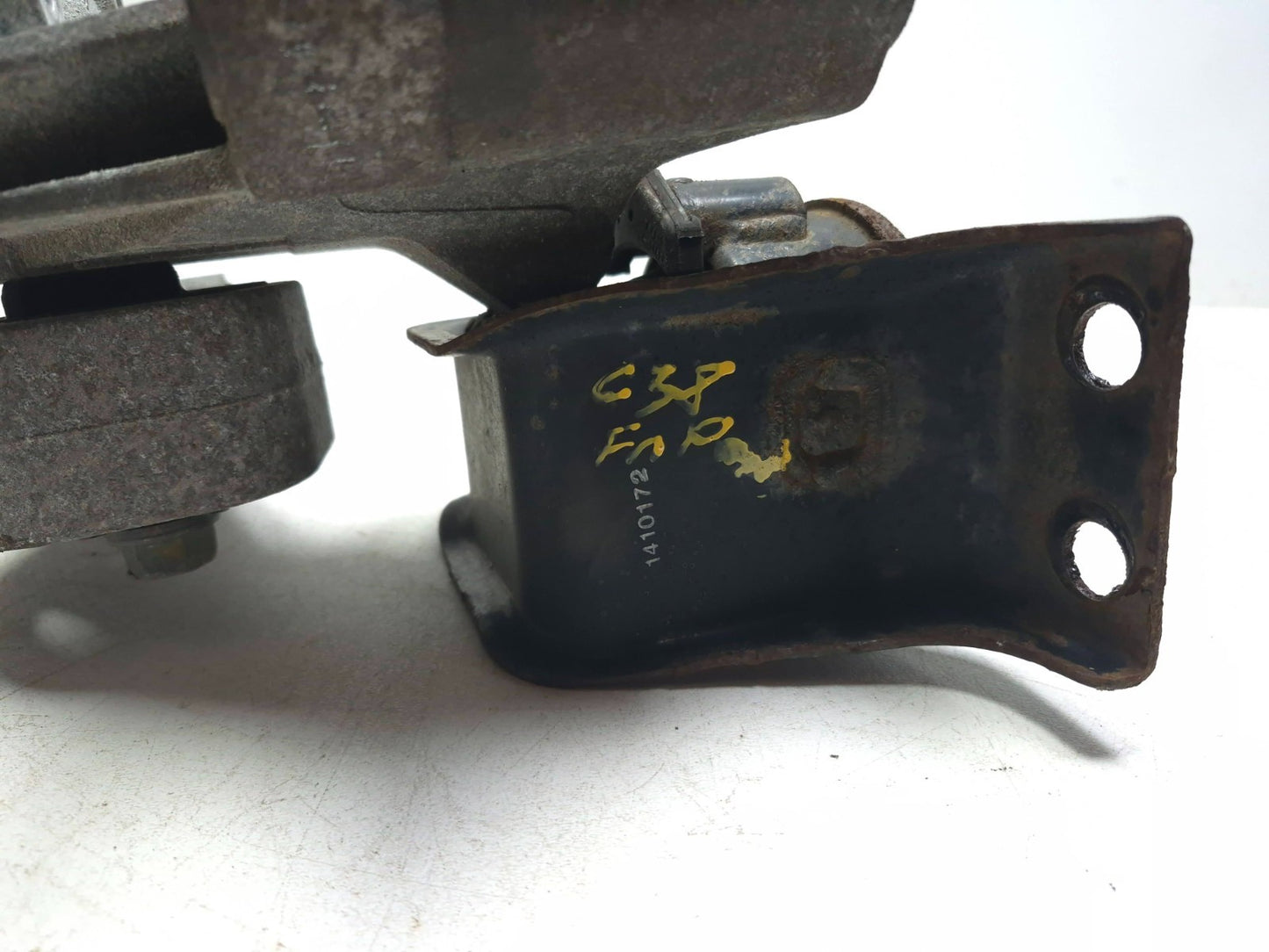 2015 Nissan Juke Engine Mount Bracket OEM