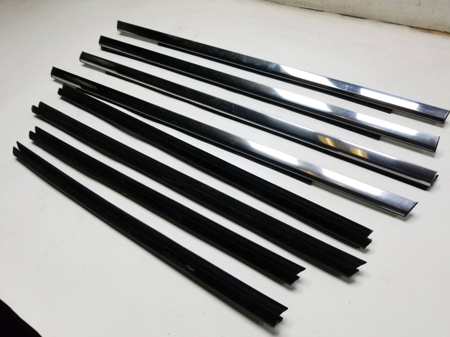 2012 Jeep Grand Cherokee Door Glass Belt Seal Molding Set OEM