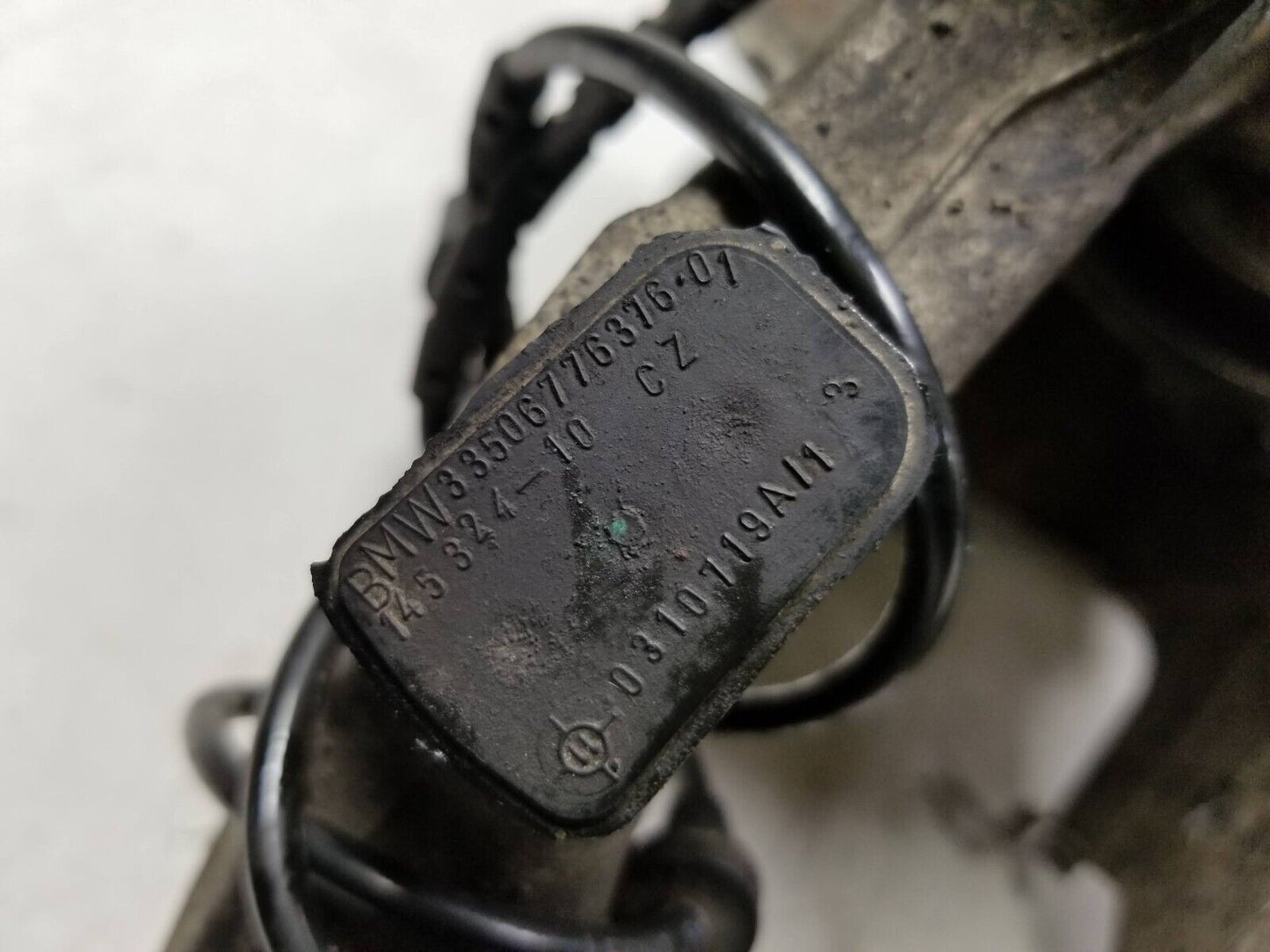 2007 - 2013 BMW X5 X6 E70 Rear Spindle Knuckle Hub Driver Side Left OEM