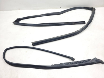 2007 Range Rover Front Door Molding & Weatherstrip Seal Passenger Side Right OEM