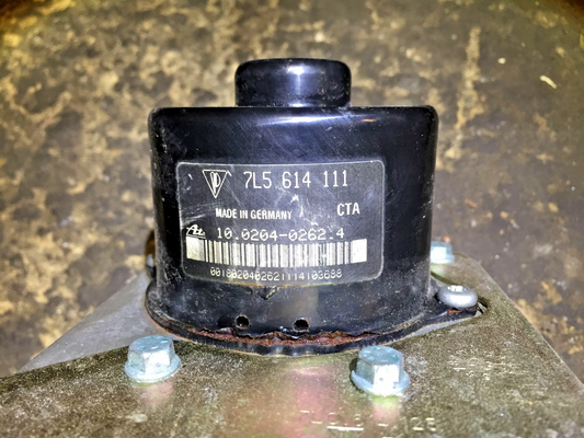 2004 Porsche Cayenne ABS Anti Lock Brake Pump OEM