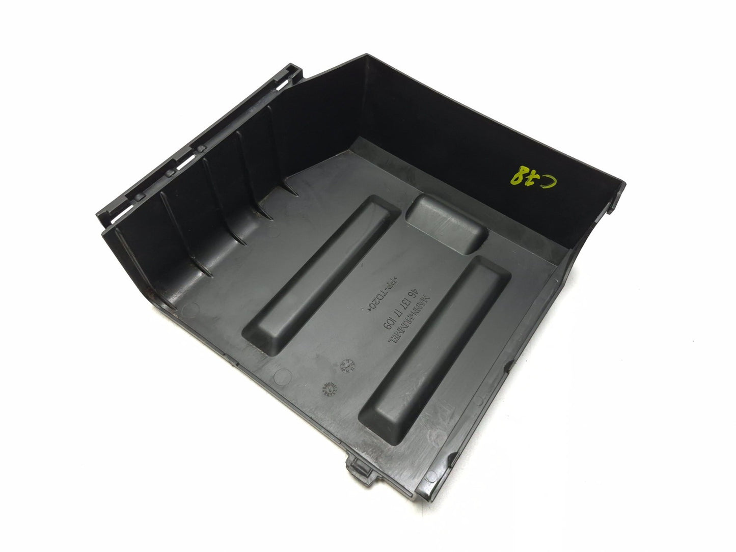 2012 Volvo C30 2.5l Air Intake Cleaner Box Lower Cover OEM